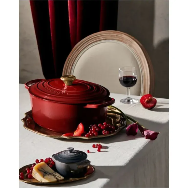 Cocotte en Fonte Ovale 31 cm Garnet Bouton Doré Le Creuset Signature