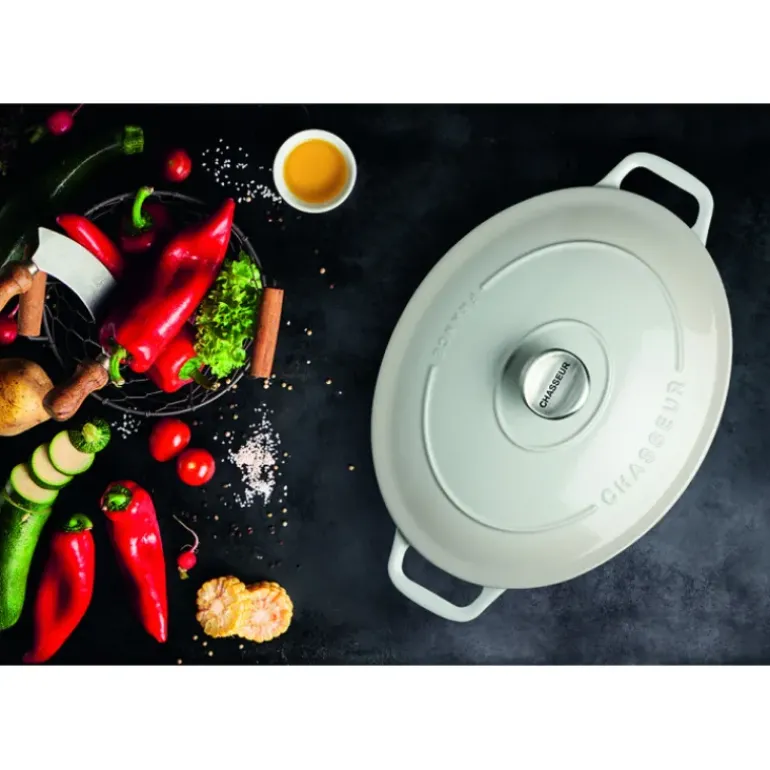 Cocotte en Fonte Ovale 33 cm Macadamia Chasseur