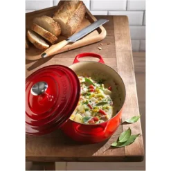 Cocotte en Fonte Ovale 27 cm Cerise Le Creuset Signature