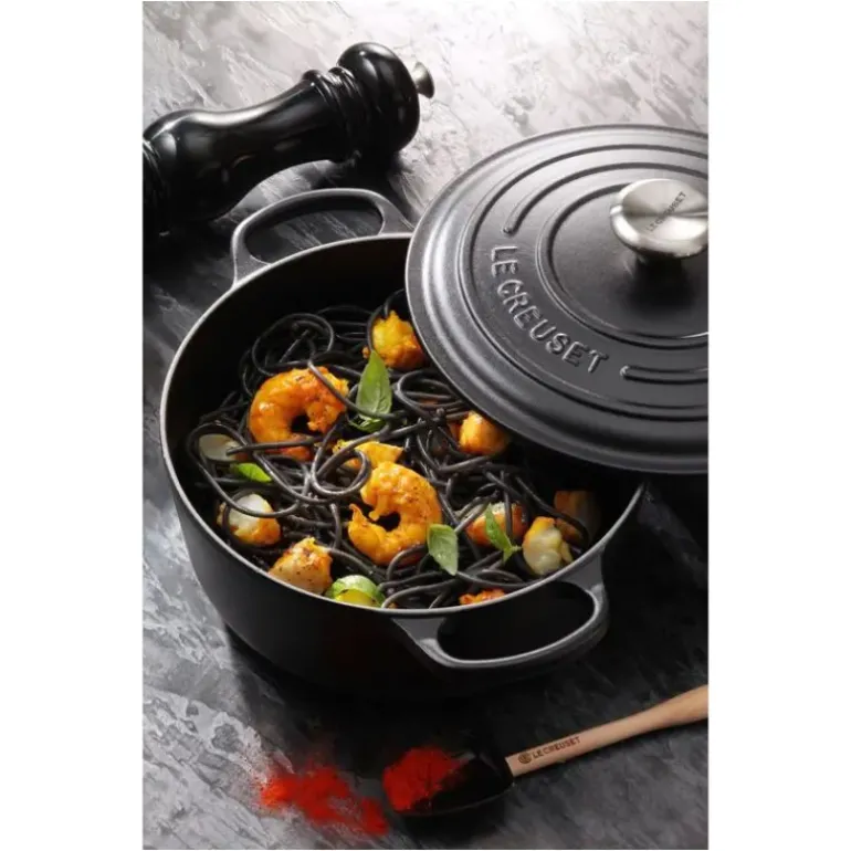 Cocotte en Fonte Ronde 26 cm Noir mat Le Creuset Signature