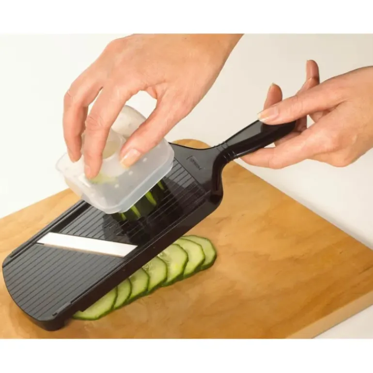 Mandoline Réglable Lame Céramique avec Protège Doigts Kyocera Noire
