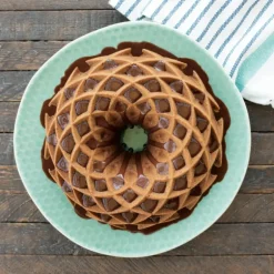 Moule à Gâteau Bundt Jubilee Gold Nordic Ware