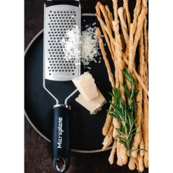 Râpe Gros Grains Gourmet Noir Microplane